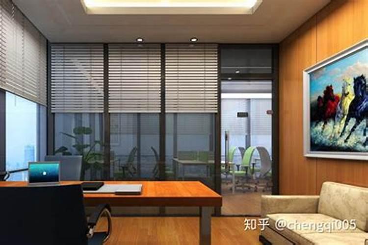 上班坐硬板凳好还是软沙发好？