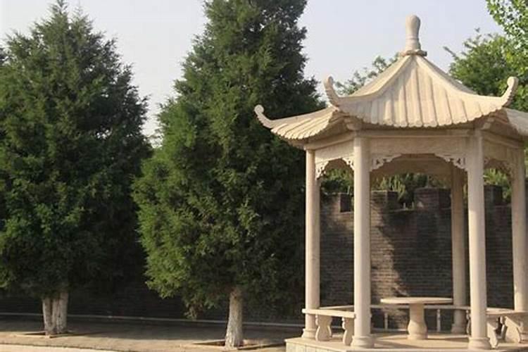 在风水中坟地旁边修建一座凉亭,有什么讲究和说法？