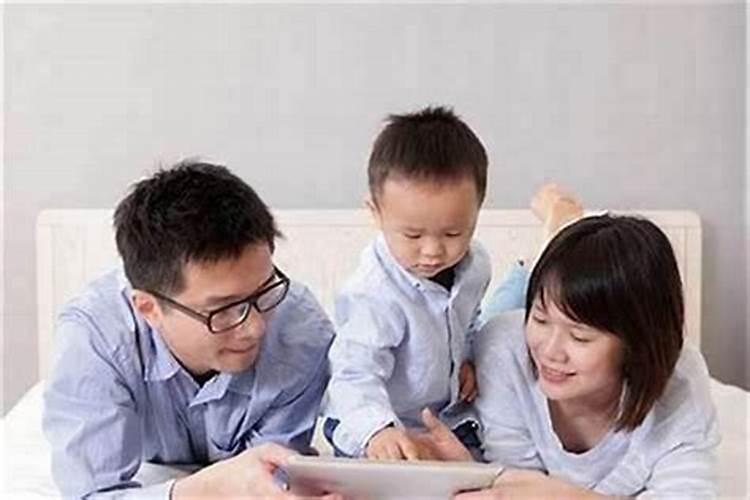我觉得很烦啊,今天我家来了一个风水师,他说我父母和我今年运气不好,还...