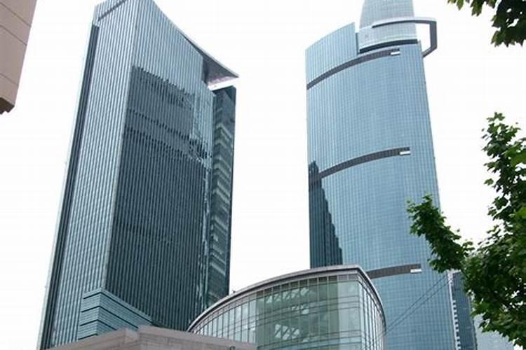 中国十个最邪门的地方的上海恒隆广场之香炉造型