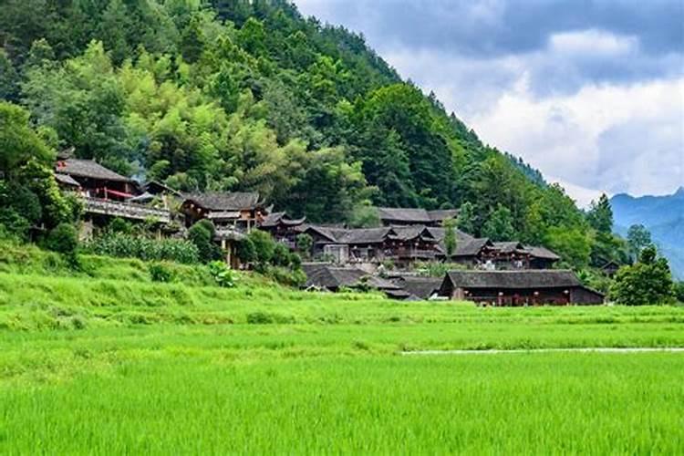 土家族吊脚楼的位置、作用、材料、结构和文化内涵