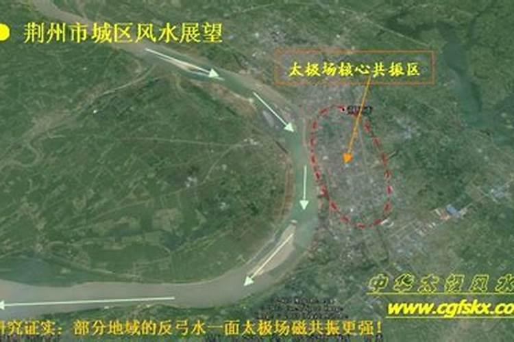 小区大门正上方的房子能不能买 风水是不是特别不好？就是图中圈起来