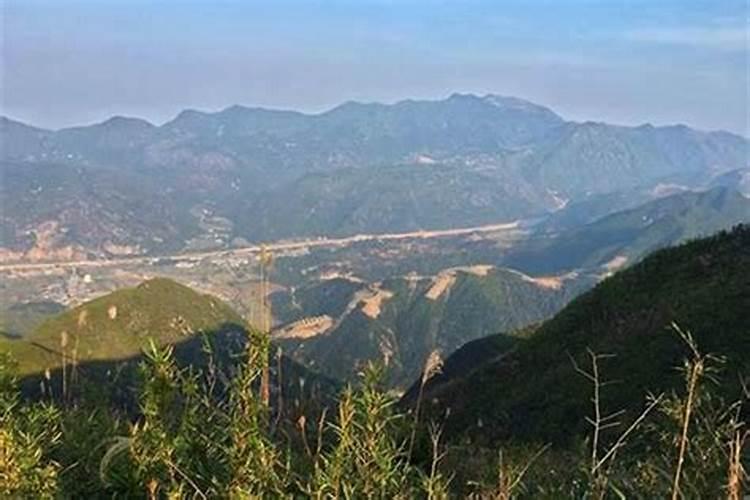大门顶上盖住房好吗