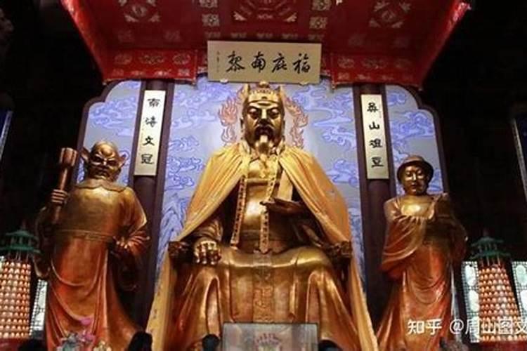 出大官又发财的风水阳宅 靠山的住宅越住越富