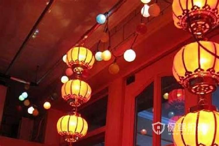 别墅灯笼挂阳台好 还是大门好