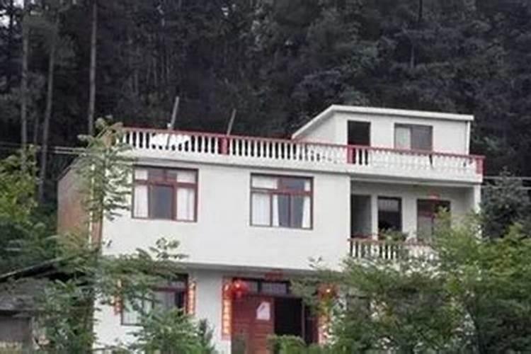 房前屋后栽什么花好
