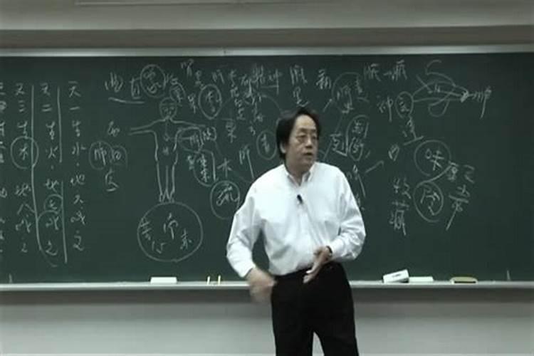 厨房门口一面是直面一面有墙垛这个门口有啥说法没请教阴阳大师