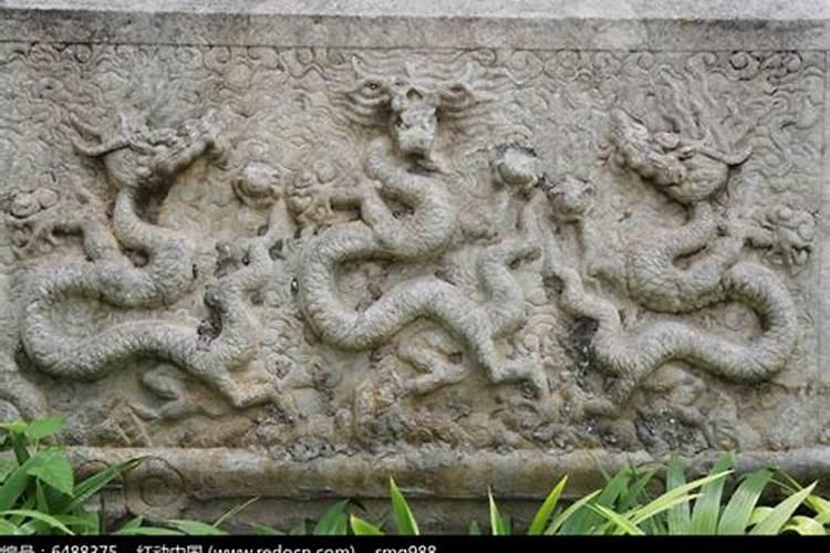 中国传统的吉祥图案:双龙戏珠的寓意