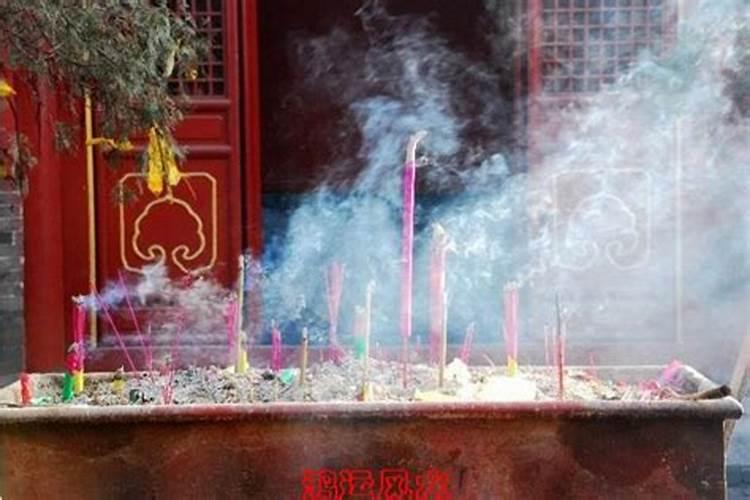 别墅庭院鱼池哪个位置风水好？