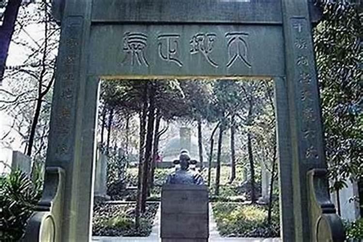 ...我想在农村建住宅房子,可是叫了当地的一般风水师看了一下,说我买...