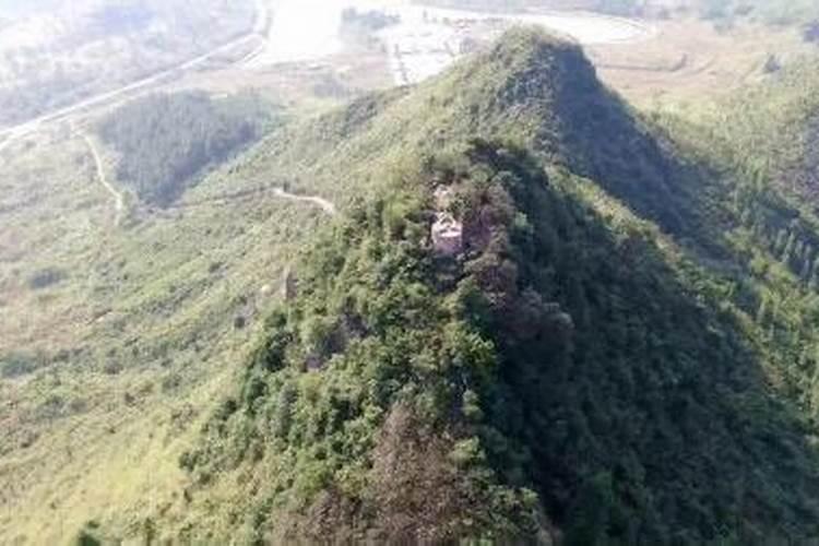 为什么坟一般不葬在山顶上