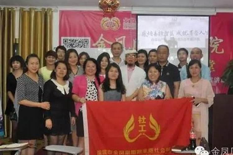我今年27岁,离过一次婚,至今单身,风水师说要等到三十岁后再结婚比较好...