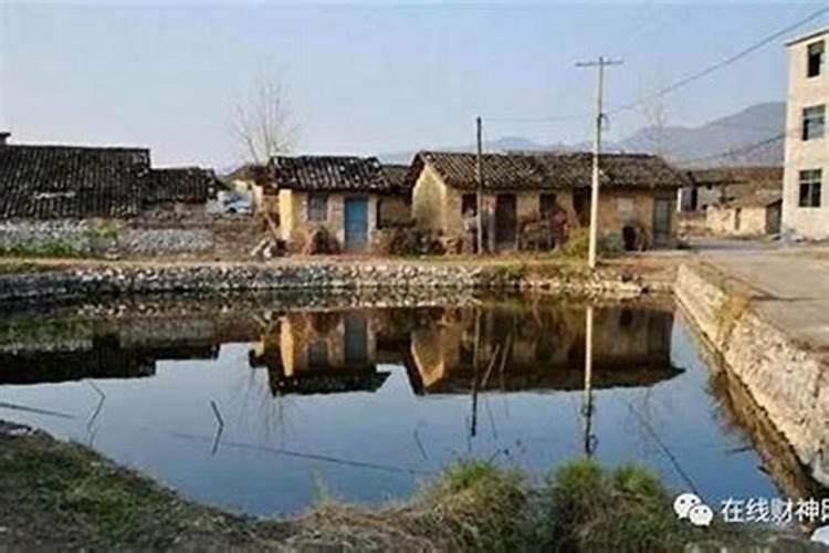 别墅前面设计五条柱子是什么意思,是风水布置吗？