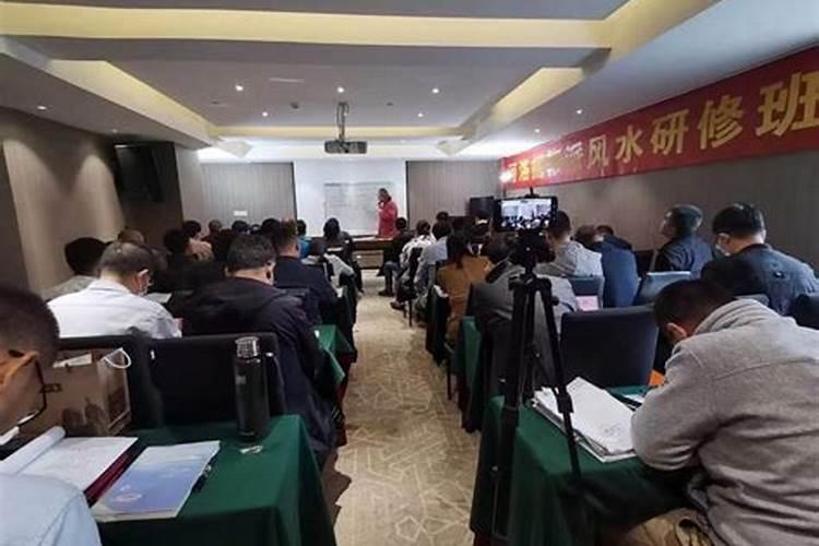 重阳节的传说中桓景战胜瘟魔的经过是什么