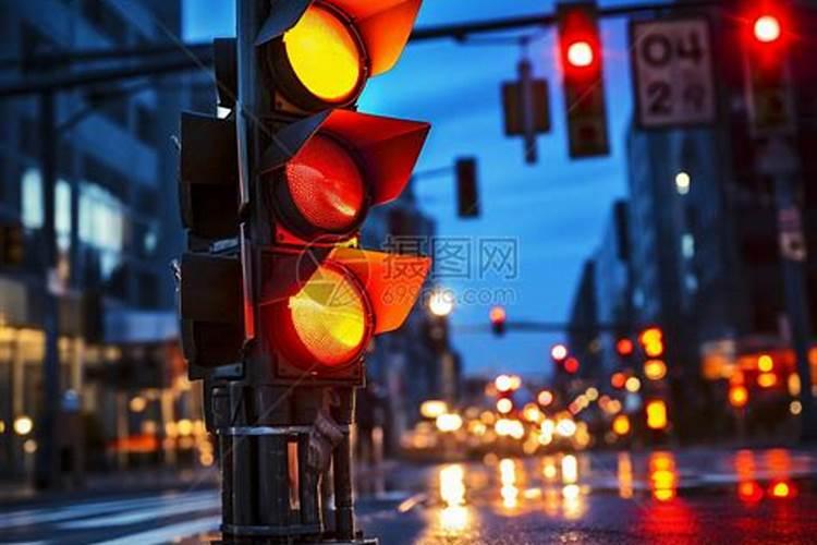 如何化解阳台外可看见红绿灯和十字路口的风水？