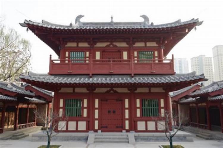 二楼露天阳台可以铺地砖建花坛吗