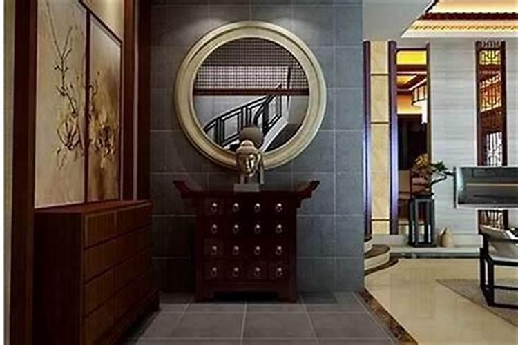 我家大宅门被前面的一橦四层楼高的房子墙角正对中间!请问有什么办法避开...