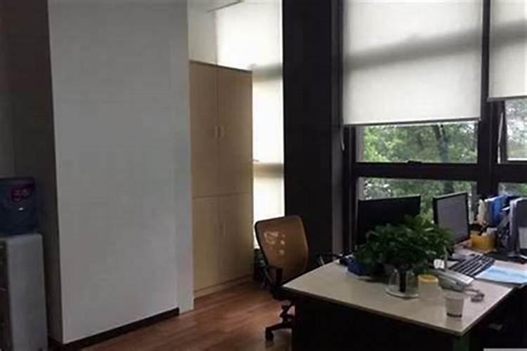 办公室梁下坐人如何化解 办公室梁下坐人的话风水上应该如何化解百度...
