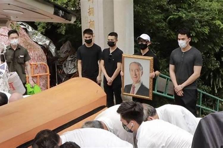 赌王何鸿燊时隔一年才下葬,为什么家人说的都不算