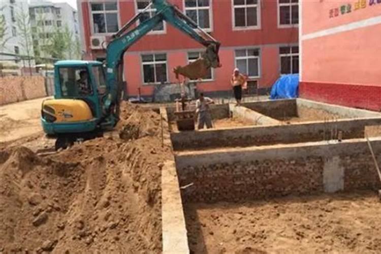 左右邻居一起打地基都建三层半而我建二层半风水有影响吗？邻居家三层...