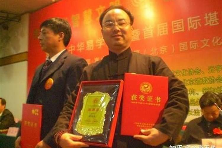 缅甸不是中国,为什么会说中国话,而且长得跟中国人都一样？？
