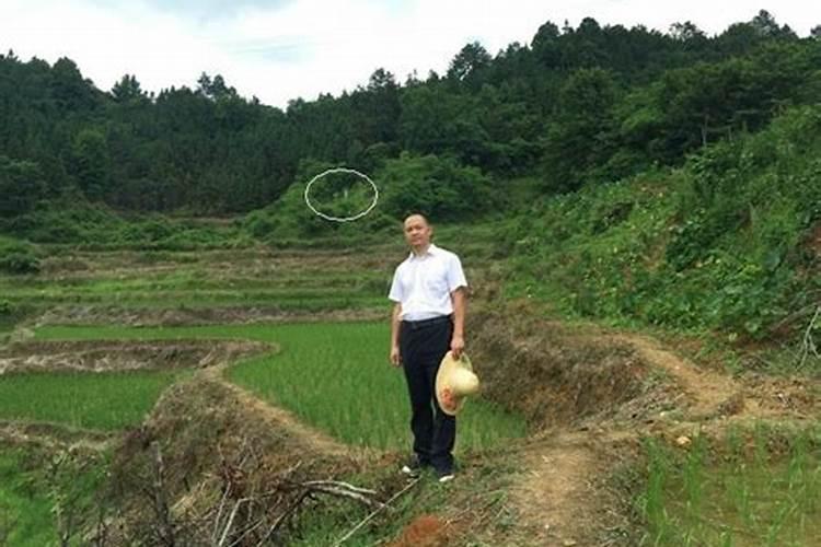 画图十五年后摆摊做算命风水师:游走在艮卦土运与离卦火运之间