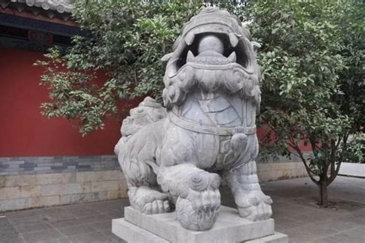 墓地狮子