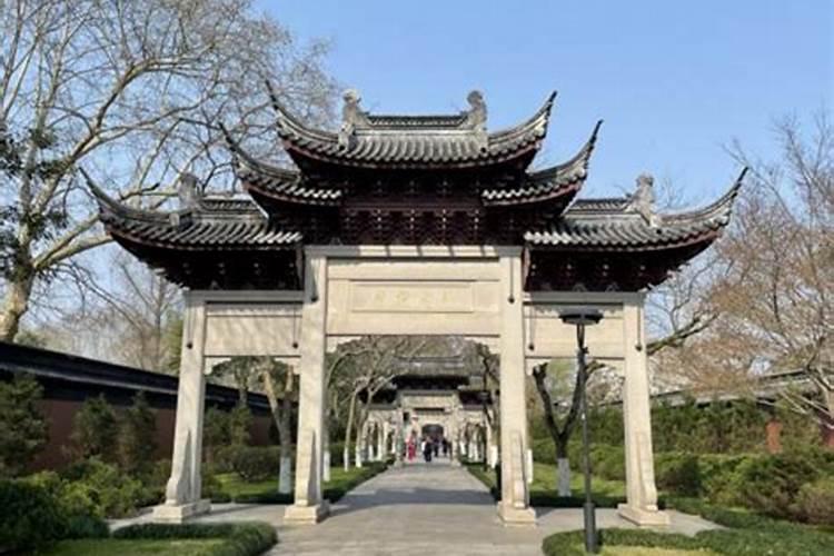 古代名人行善的故事谁能告诉一下