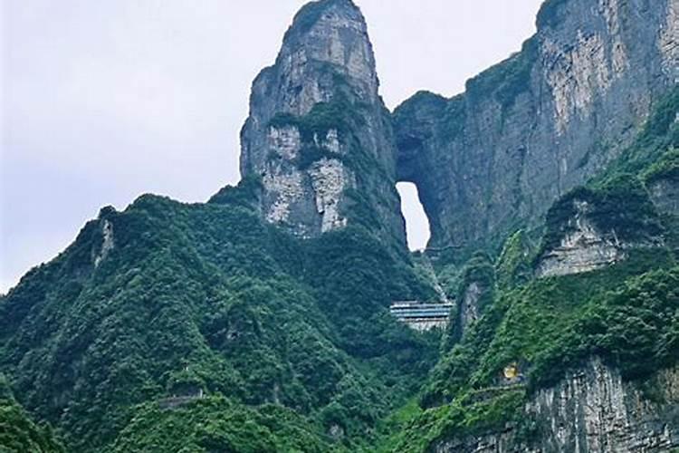 两个卫生间背靠背好吗
