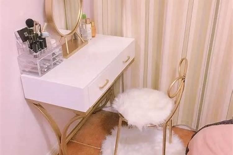梳妆台上面摆什么聚财