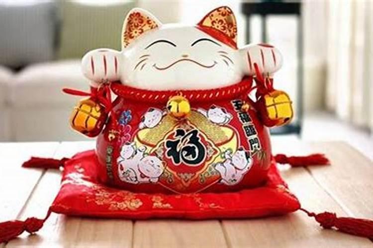 办公室招财猫应该摆什么地方 办公室招财猫应该摆哪里