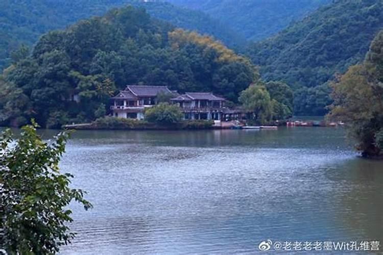 客厅酒柜定制尺寸一般多少