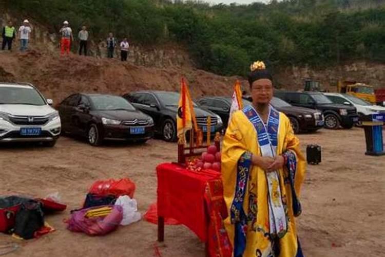 福州算命福州市环北二村的那个残疾算命先生,怎么找到他啊？怎么收费的...