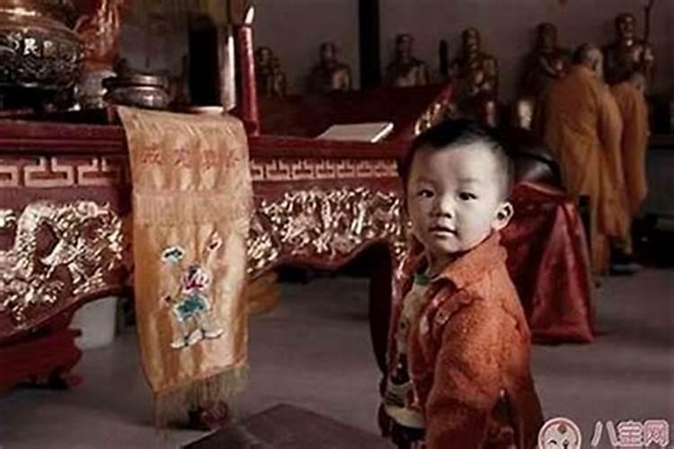 财神爷摆放在什么位置合适。请教大师。房屋是东西向的。目前财神在阳台...