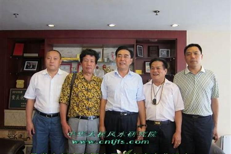 ...同事三分亲中演大言生秘书的那个女的是谁扮演的啊!有没有人可以告诉...