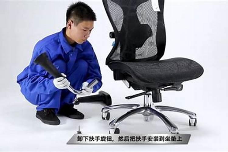 办公桌对面墙挂什么好