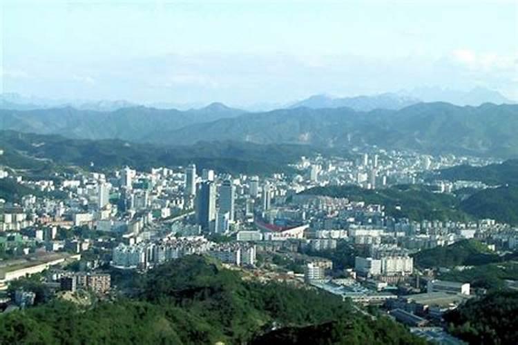湖北十堰,开了20年的老外修仙班