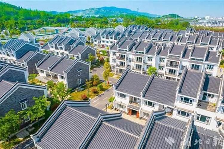 听说黄陂人信城的风水比万象城好？这是为什么？