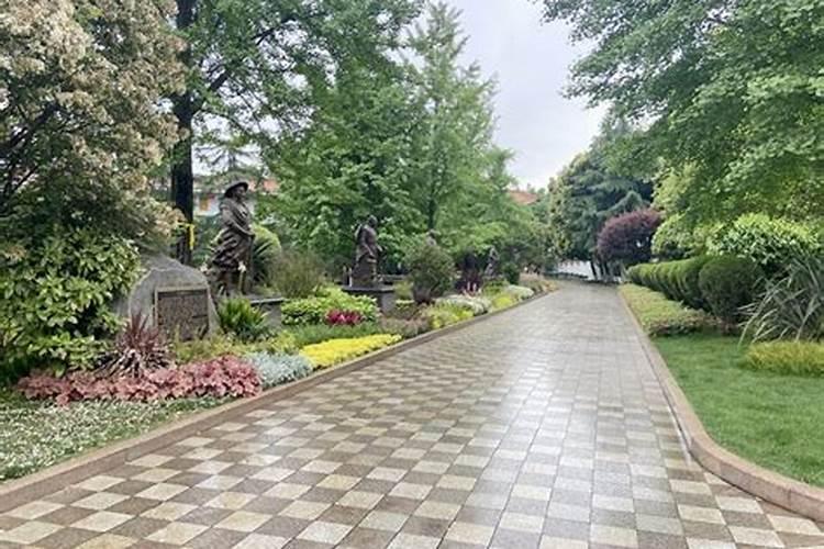 房屋后面有坟墓吉利吗