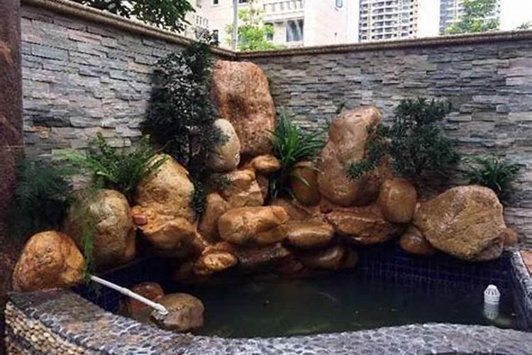 家里的院子东南角有鱼池好不好？
