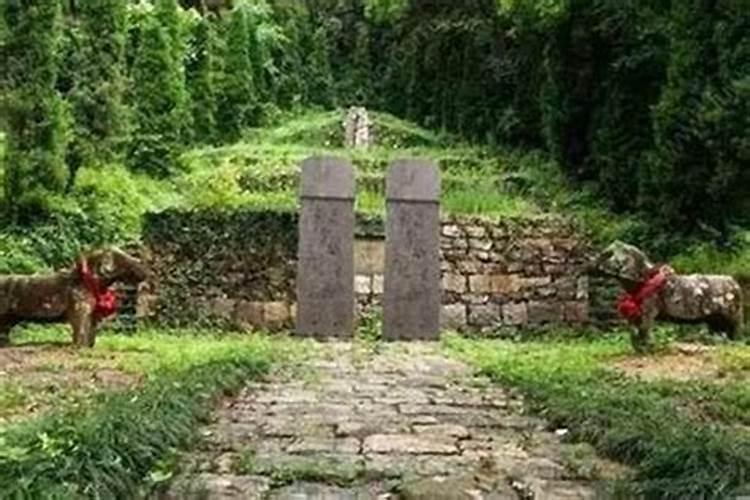 深山山顶建墓地,这样的地方是不是风水宝地!