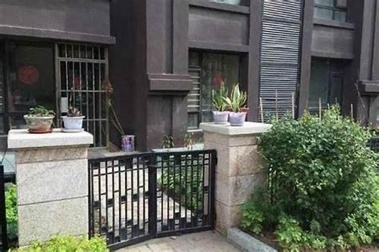 两层独院,后边有些空地,想在空地盖间厨房与连接起,有什么风水讲究？