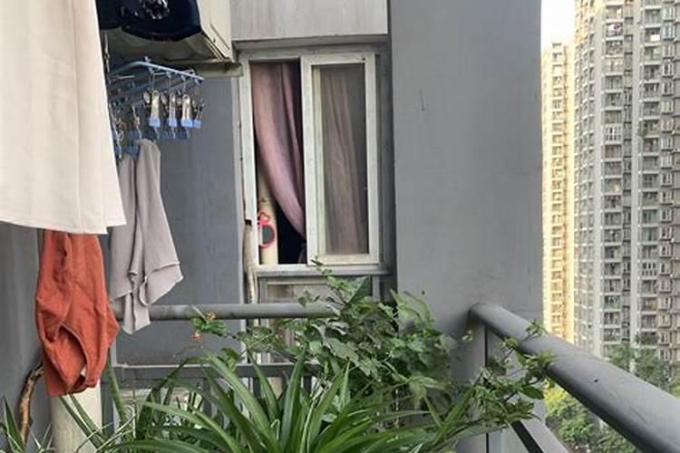 镜子放在窗户外什么位置辟邪,辟邪小镜子怎么挂