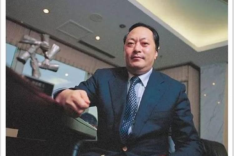 客厅木柜子摆什么好看吗