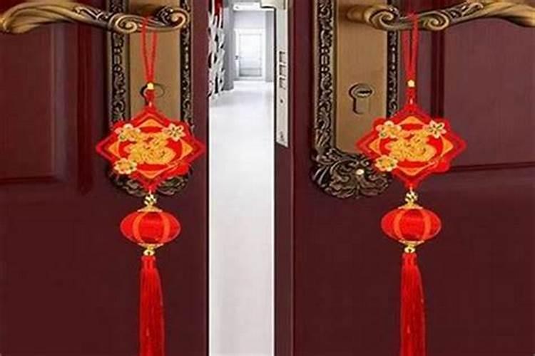 家居风水宜忌,在门口能挂相片吗