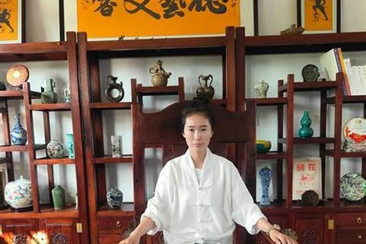 沈阳风水大师沈阳实战派的风水大师有哪几位,要有名的,实践经验长的</p><p>杨明德大师是沈阳风水界的泰斗级人物，精通各种风水理论，尤其擅长住宅风水、办公风水以及风水选址等。他的服务以高度的针对性和实用性著称，能够根据客户的具体需求提供科学合理的风水建议。王德胜大师则精通风水理论，特别擅长住宅风水布局。他能够根据客户的具体情况进行调整，以改善居住环境并提升居住者的运势。</p><p><h3 ext>二、沈阳风水大师哪位有名气？沈阳风水大师哪家好？沈阳风水大师看风水怎么。