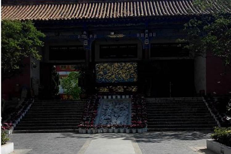 听说南宁有个圆通寺,里面有位师太,算命很准的。跪求真相。若是真的。