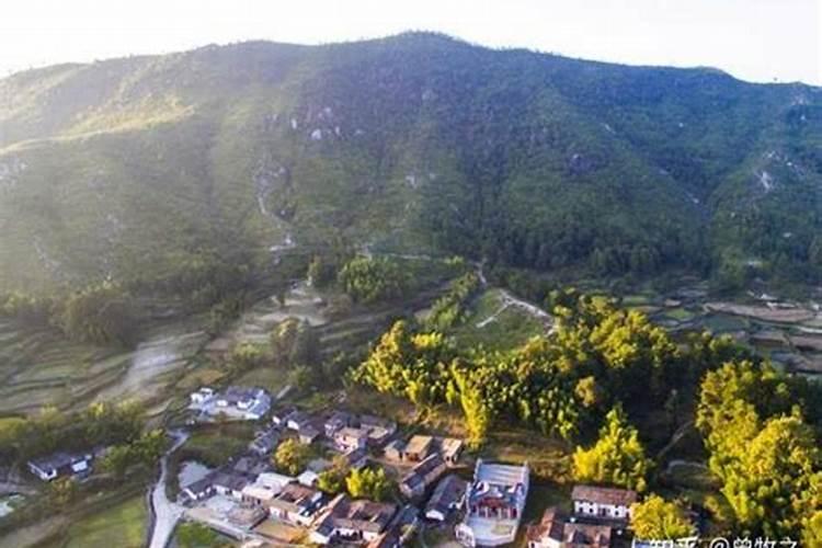 三僚村被誉为“风水第一村”,村中400多风水师,有人年收入200万