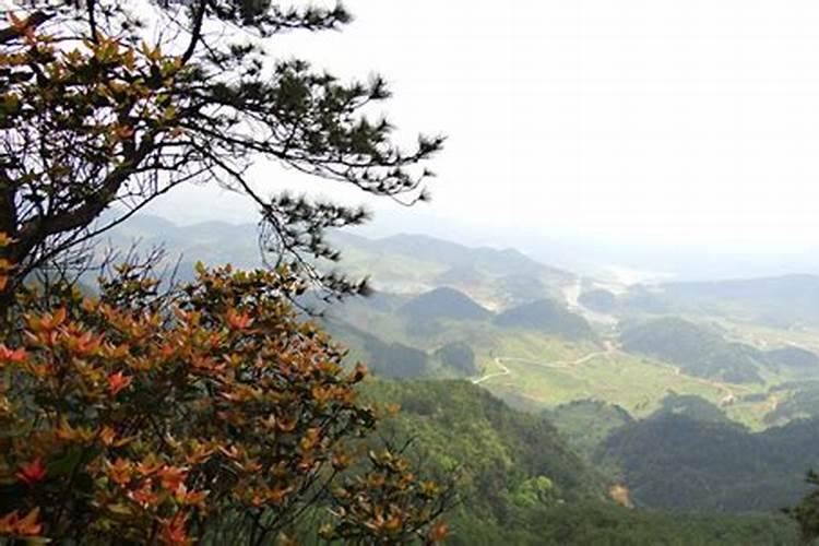 问:有关昆明五华山的风水,传说,景点