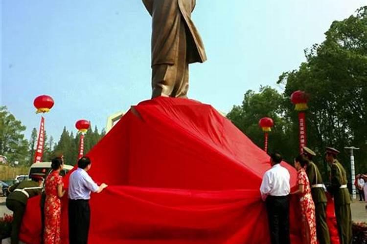 毛主席铜像摆放有哪些讲究？